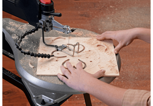 what is the difference between a band saw and a scroll saw