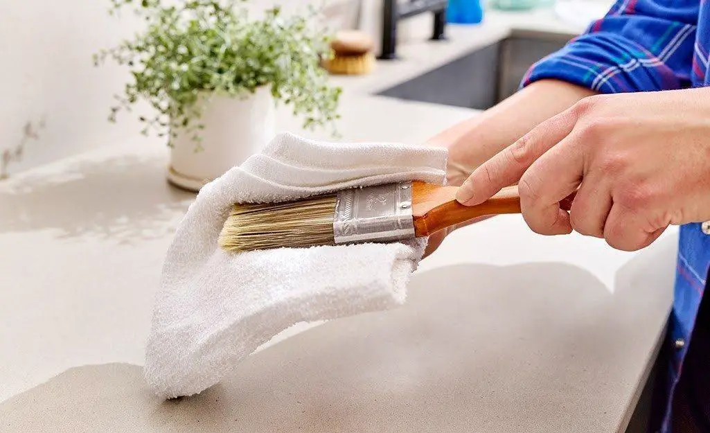 How to clean a paint brush