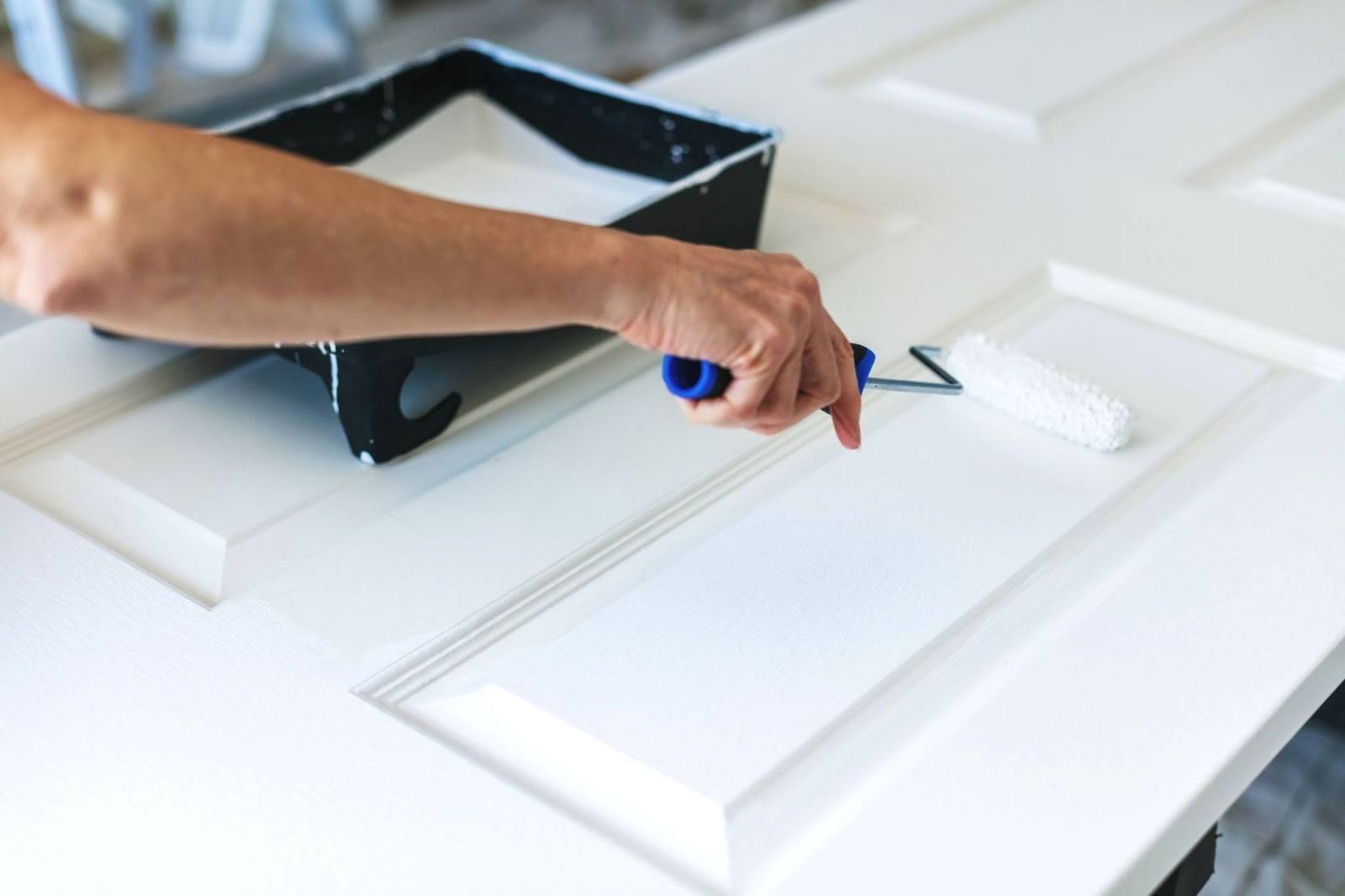 How to paint a metal door without brush marks